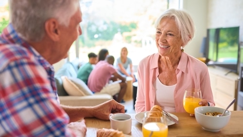 Prótesis dentales sin paladar en Union City, Nueva Jersey | ¡Consultas gratuitas sobre implantes!